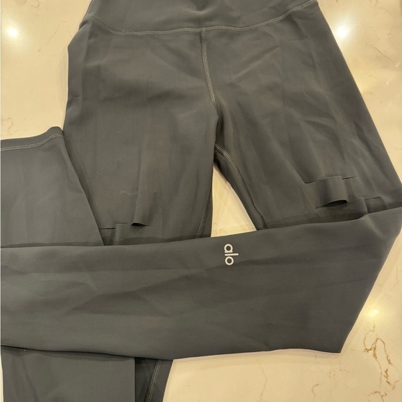 Alo Dark Gray High-Waist Ripped Warrior Legging / small - Picture 11 of 13
